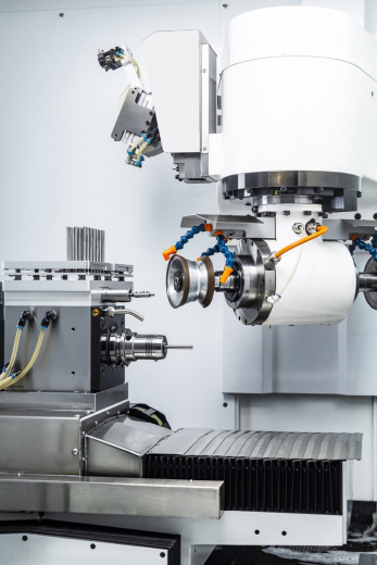 Прецизионный шлифовально-заточной обрабатывающий центр с ЧПУ GT1C